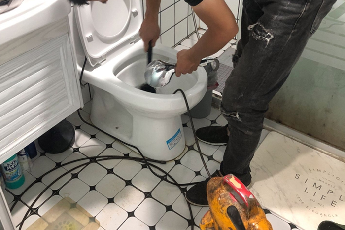 喀喇沁马桶堵塞自己疏通还是找师傅？专业上门服务让你省时更省心